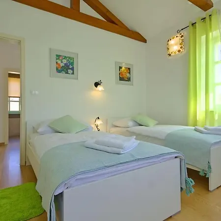Villa Zelda With Private Pool, 2 Km Beach