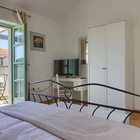 Villa Zelda With Private Pool, 2 Km Beach *