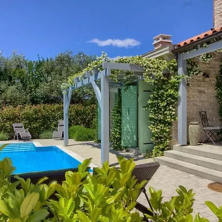 Zelda With Private Pool, 2 Km Beach Pula