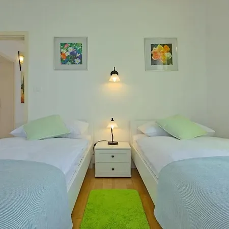 Villa Zelda With Private Pool, 2 Km Beach