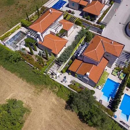 Zelda With Private Pool, 2 Km Beach