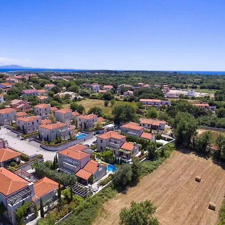 Zelda With Private Pool, 2 Km Beach *