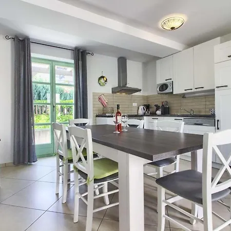 Villa Zelda With Private Pool, 2 Km Beach