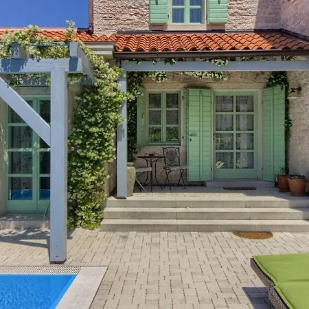 Zelda With Private Pool, 2 Km Beach