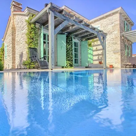 Zelda With Private Pool, 2 Km Beach *