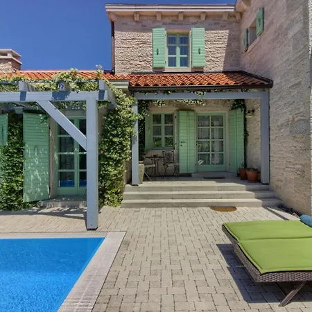 Villa Zelda With Private Pool, 2 Km Beach *