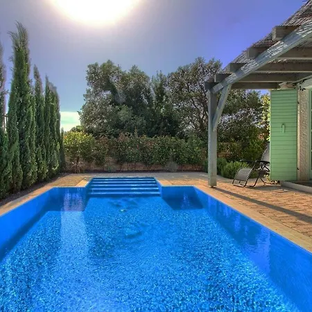 Zelda With Private Pool, 2 Km Beach Villa